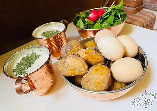خوراکی شاهانه و کمخرج همراه با ترشی و گلپر خوراکی شاهانه و کمخرج همراه با ترشی و گلپر